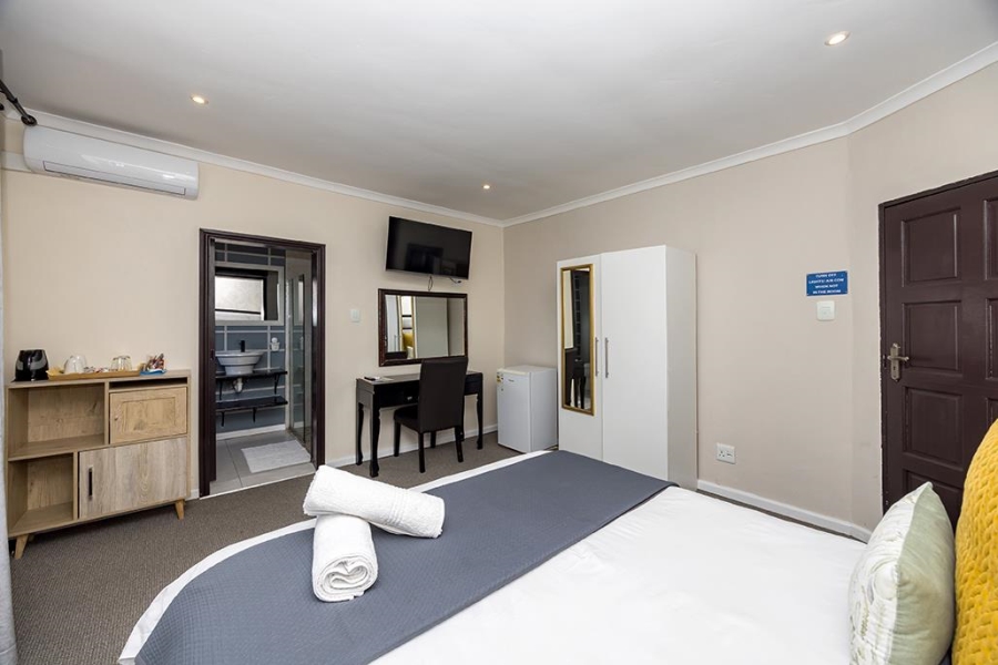 10 Bedroom Property for Sale in Milnerton Western Cape
